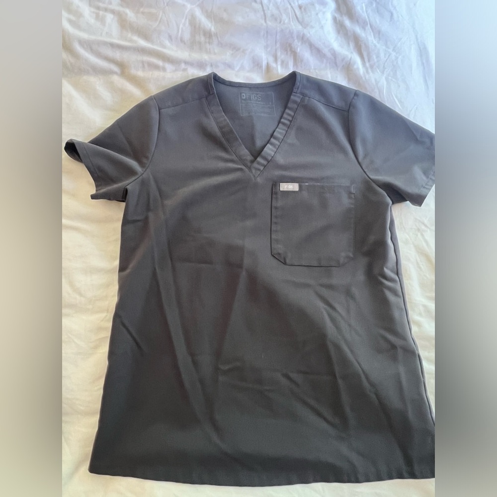 FIGS Catarina One-Pocket Scrub Top™ Charcoal